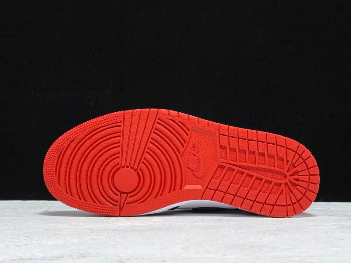 Air Jordan 1 Retro High “Satin Black Toe” CD0461-016