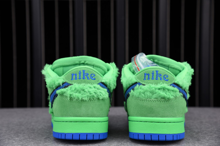 Grateful Dead x Nike SB Dunk Low “Green Bear” CJ5378-300
