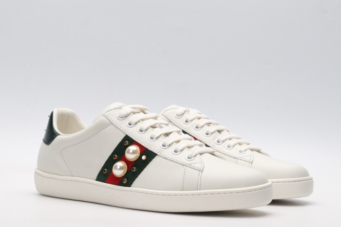 G*u*i low-top sneaker