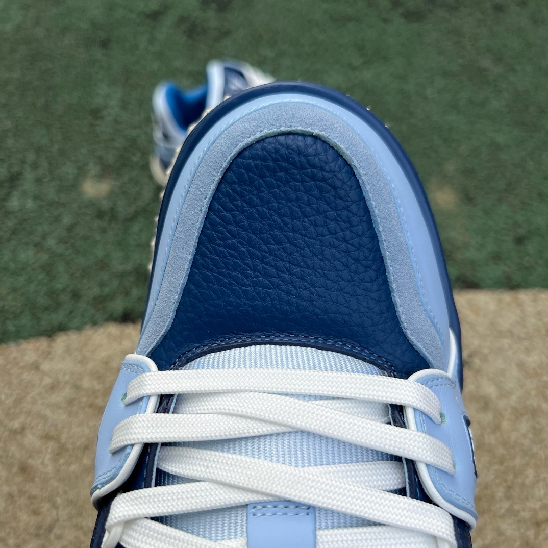 LV TRAINER MAXI Porcelain blue