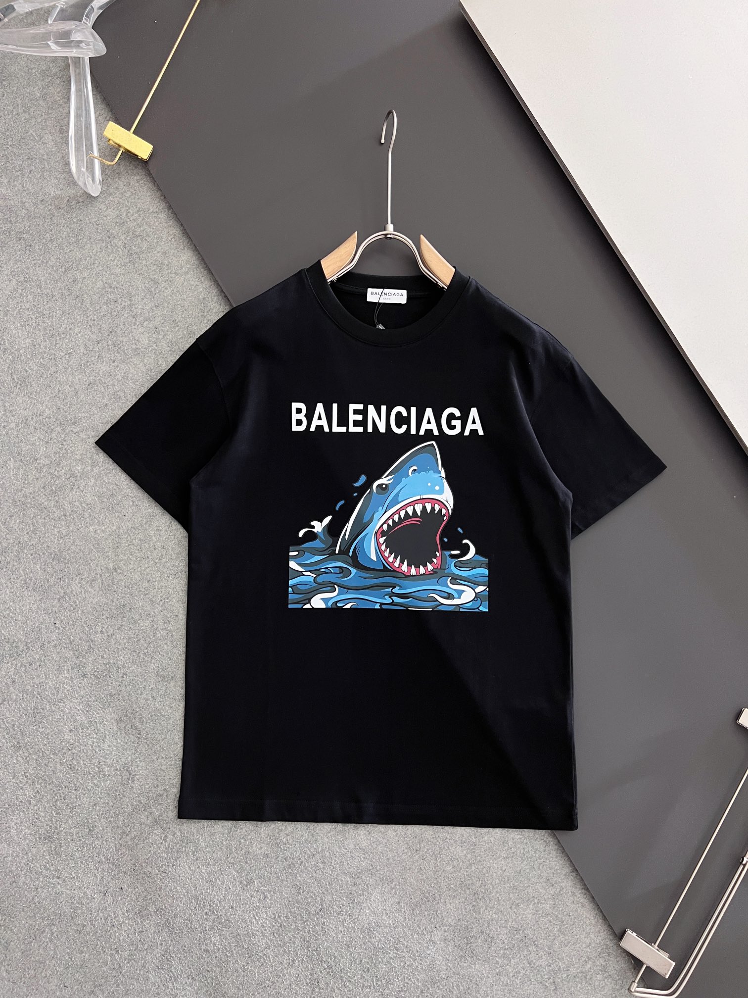 Ba*len*cia*ga t-shirts